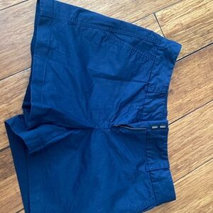 Woman’s vineyard vines shorts size 2, performance material